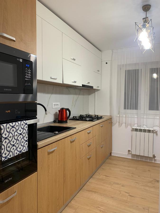 Sunny Apartment In Сучава Экстерьер фото